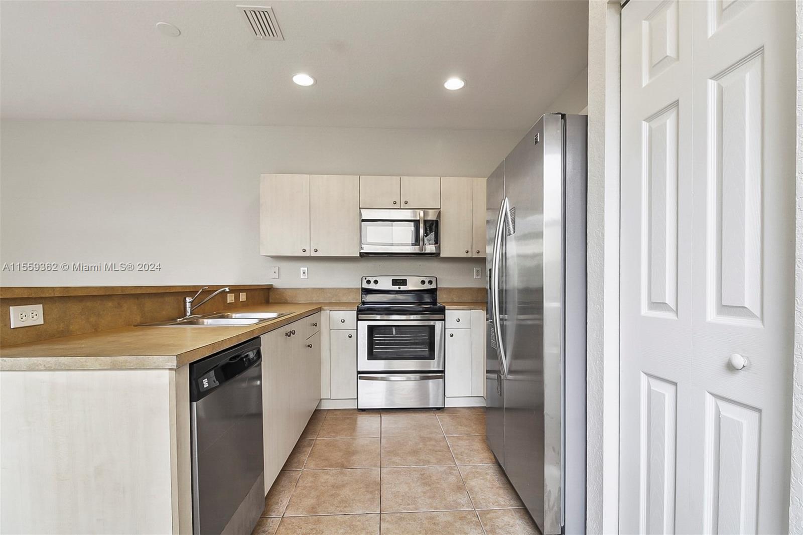 1885 SE 14th St, Homestead, Florida 33035, 4 Bedrooms Bedrooms, ,2 BathroomsBathrooms,Residential,For Sale,1885 SE 14th St,A11559362