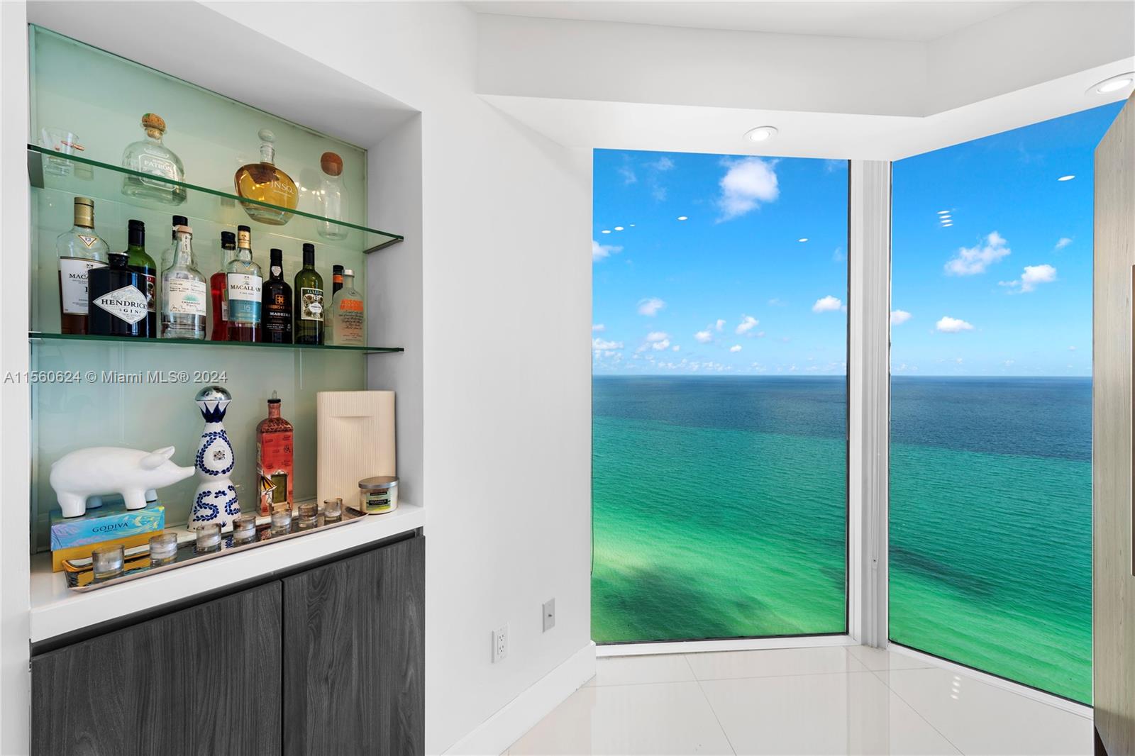 4779 Collins Ave 3801, Miami Beach, Florida 33140, 3 Bedrooms Bedrooms, ,3 BathroomsBathrooms,Residentiallease,For Rent,4779 Collins Ave 3801,A11560624