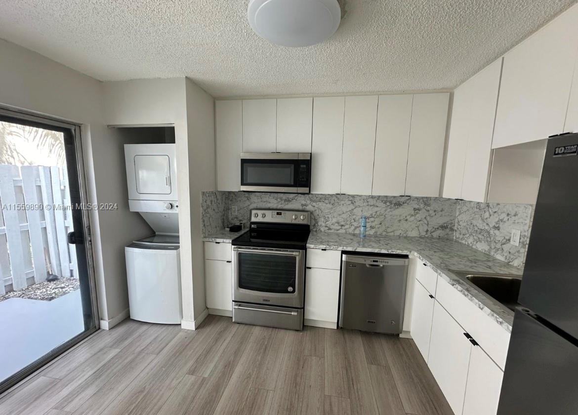 3000 NW 5th Ter 113, Pompano Beach, Florida 33064, 2 Bedrooms Bedrooms, ,1 BathroomBathrooms,Residentiallease,For Rent,3000 NW 5th Ter 113,A11559890