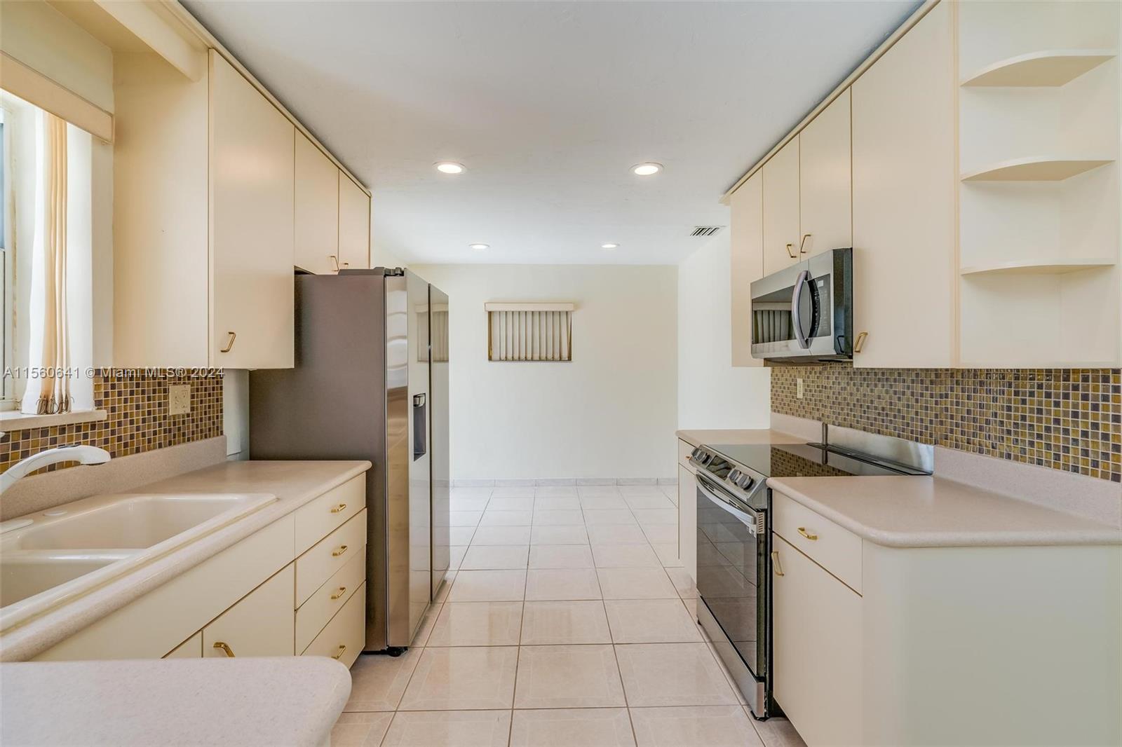 9270 SW 15th St, Miami, Florida 33174, 3 Bedrooms Bedrooms, ,2 BathroomsBathrooms,Residentiallease,For Rent,9270 SW 15th St,A11560641