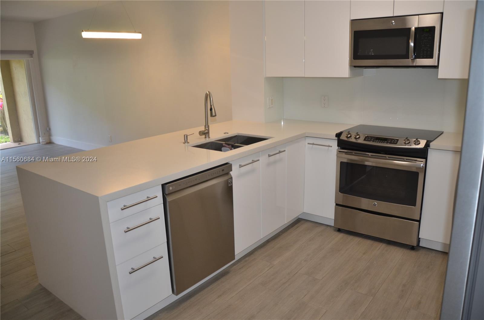 351 SW 121st Ave 0, Pembroke Pines, Florida 33025, 3 Bedrooms Bedrooms, ,2 BathroomsBathrooms,Residentiallease,For Rent,351 SW 121st Ave 0,A11560684