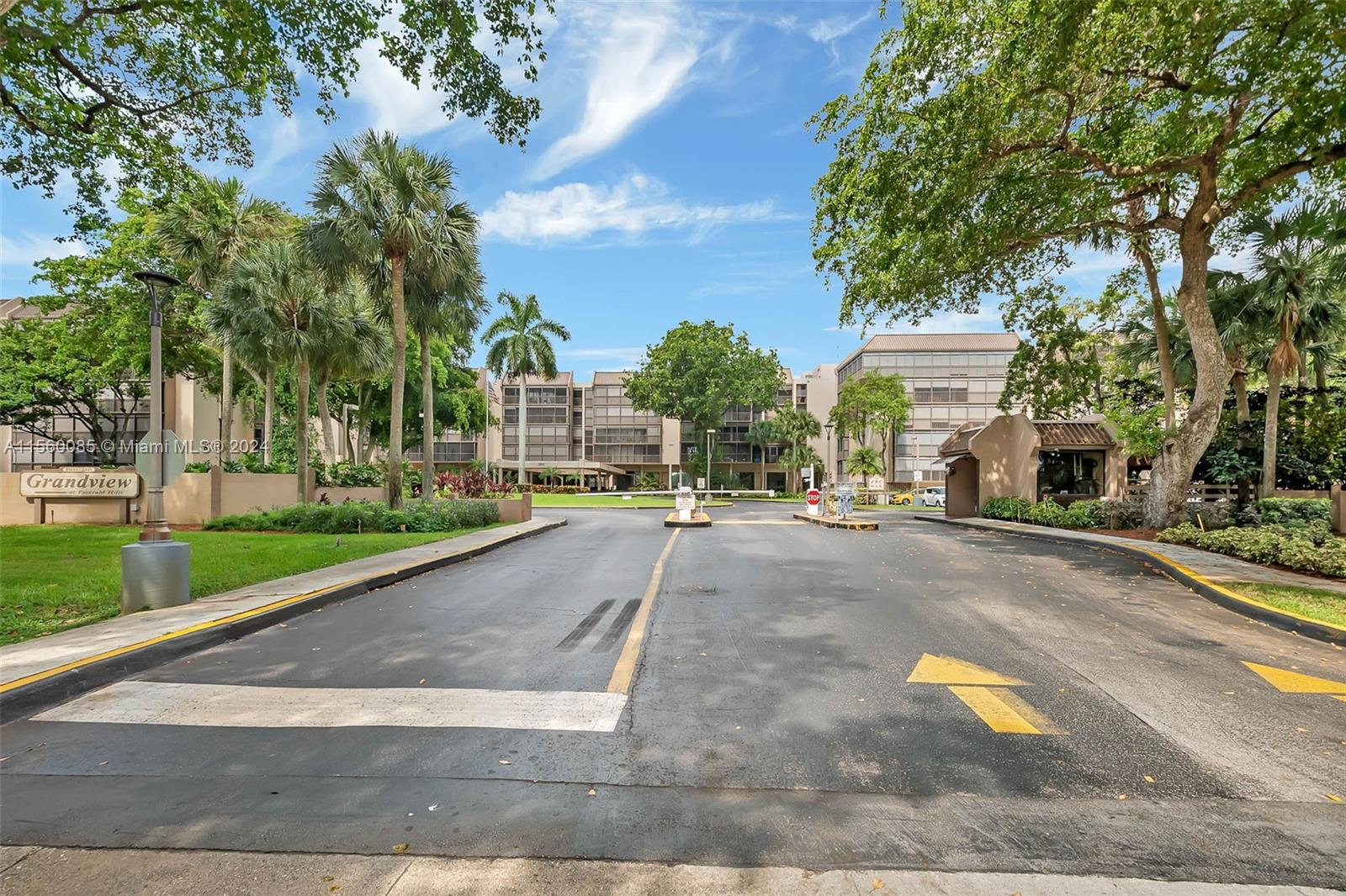 2804 N 46th Ave C427, Hollywood, Florida 33021, 2 Bedrooms Bedrooms, ,2 BathroomsBathrooms,Residential,For Sale,2804 N 46th Ave C427,A11560085