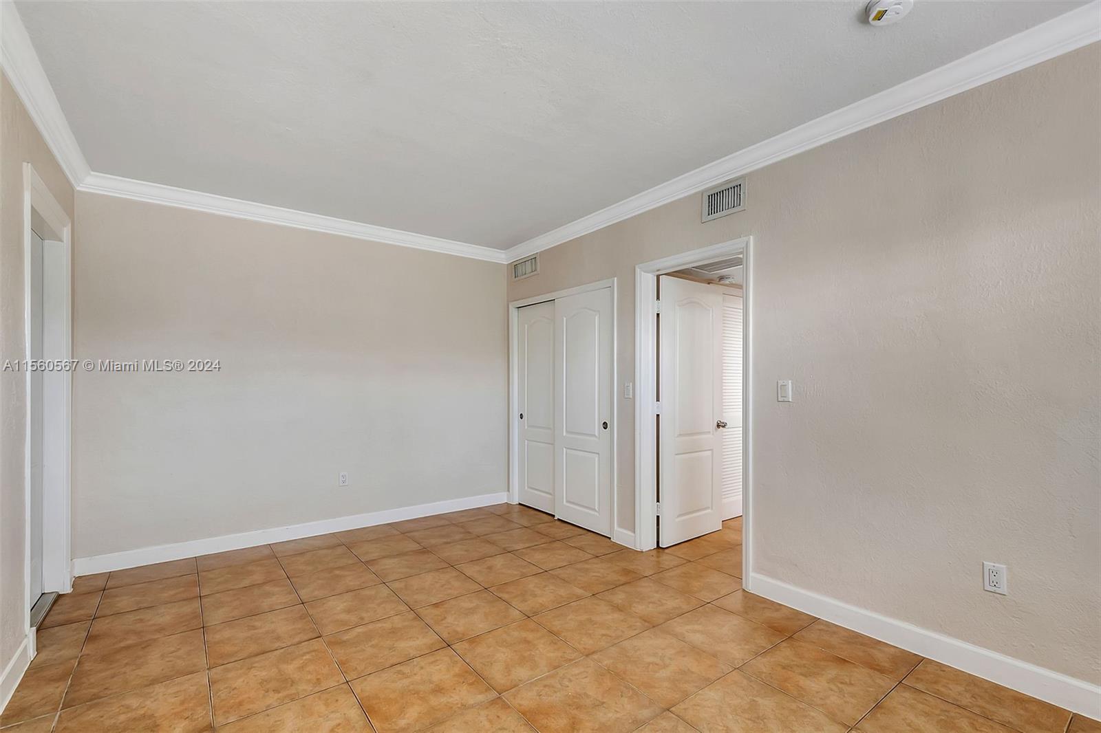 865 W 39th St 4, Miami Beach, Florida 33140, 1 Bedroom Bedrooms, ,1 BathroomBathrooms,Residentiallease,For Rent,865 W 39th St 4,A11560567