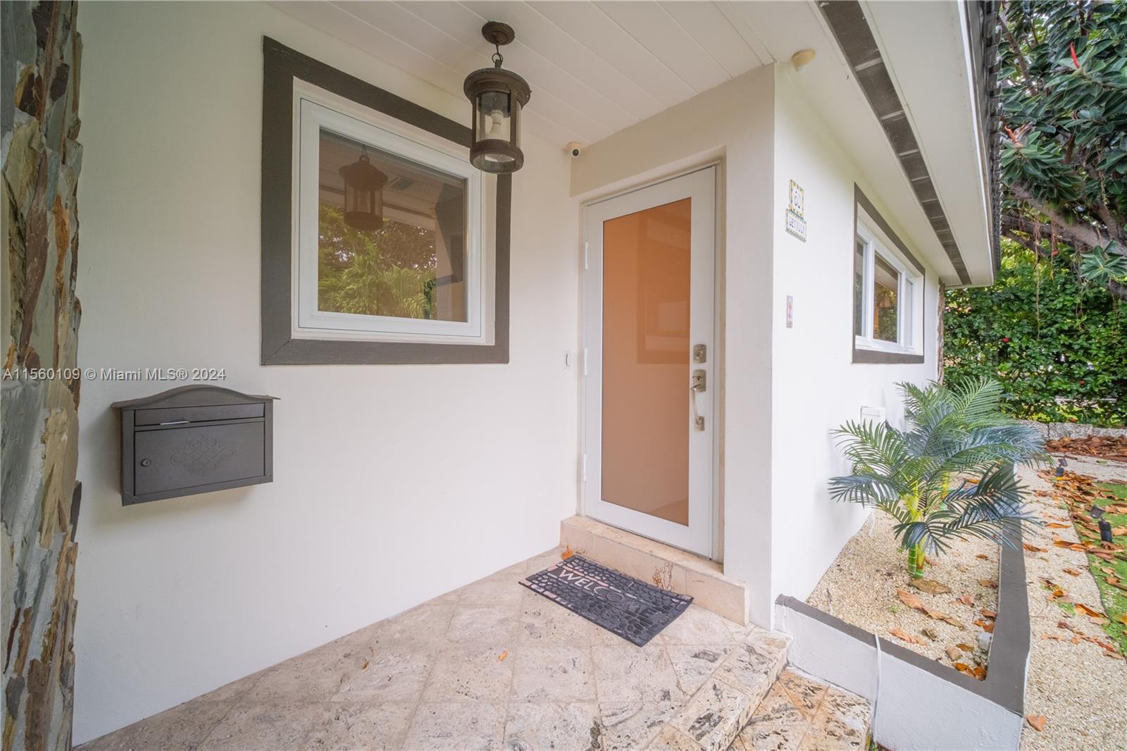 60 Sevilla Ave, Coral Gables, Florida 33134, 2 Bedrooms Bedrooms, ,2 BathroomsBathrooms,Residential,For Sale,60 Sevilla Ave,A11560109