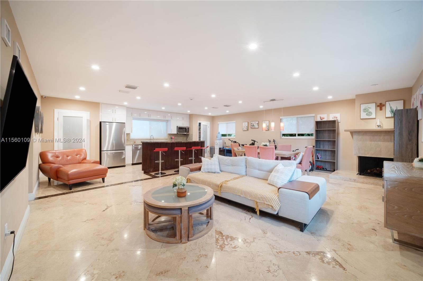 60 Sevilla Ave, Coral Gables, Florida 33134, 2 Bedrooms Bedrooms, ,2 BathroomsBathrooms,Residential,For Sale,60 Sevilla Ave,A11560109