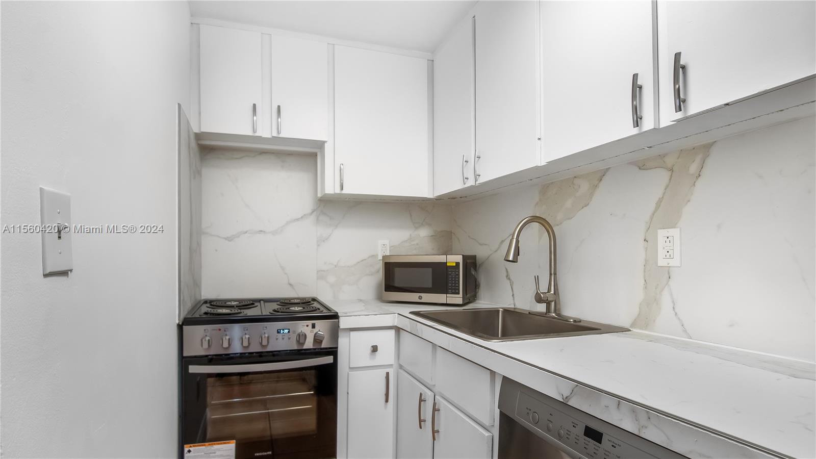 1218 Drexel Ave 304, Miami Beach, Florida 33139, 2 Bedrooms Bedrooms, ,2 BathroomsBathrooms,Residential,For Sale,1218 Drexel Ave 304,A11560420