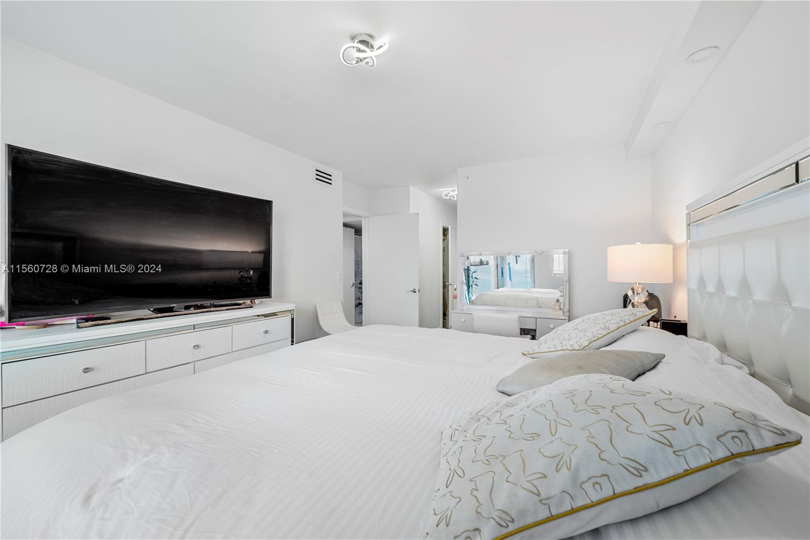 6301 Collins Ave 907, Miami Beach, Florida 33141, 2 Bedrooms Bedrooms, ,2 BathroomsBathrooms,Residential,For Sale,6301 Collins Ave 907,A11560728