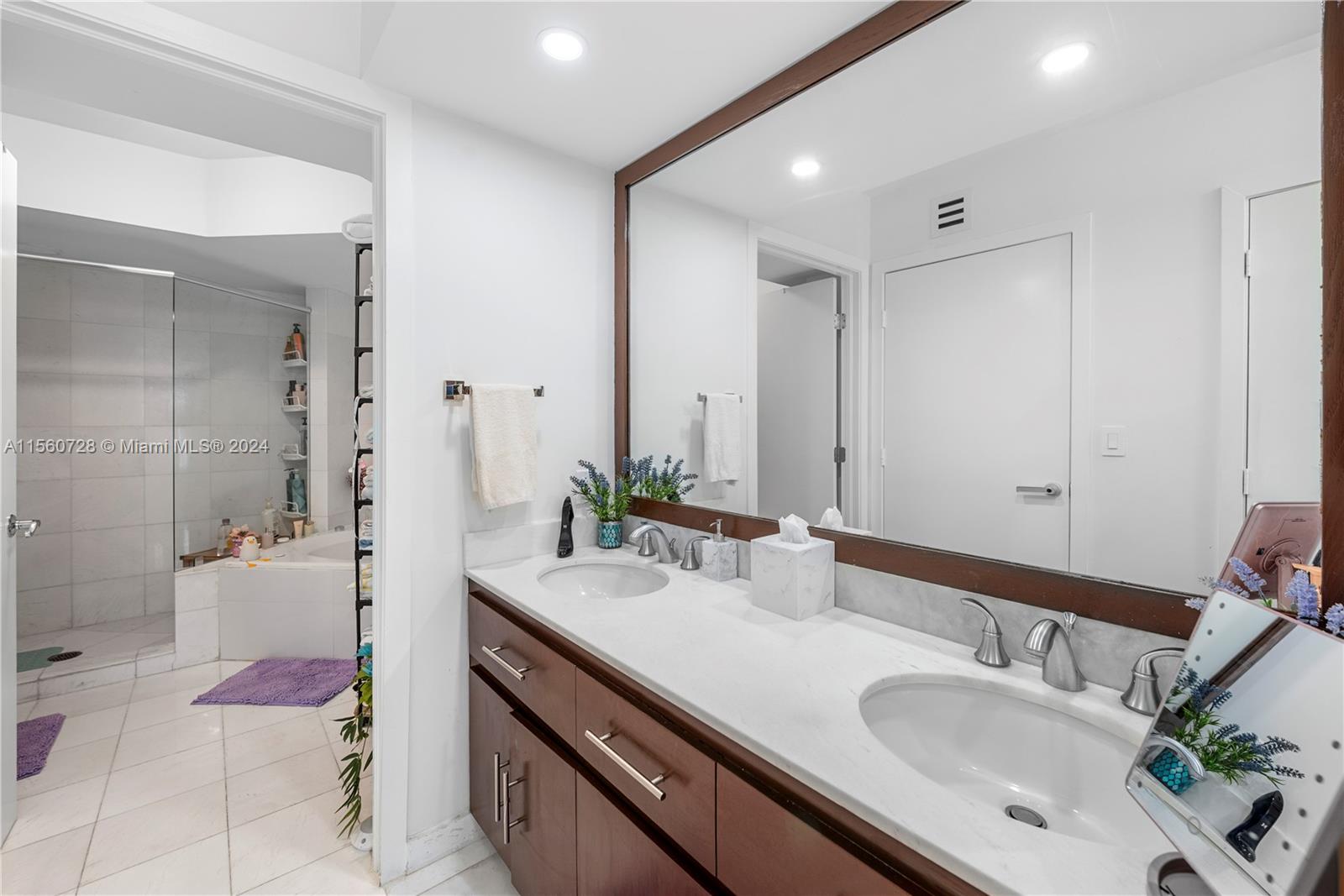 6301 Collins Ave 907, Miami Beach, Florida 33141, 2 Bedrooms Bedrooms, ,2 BathroomsBathrooms,Residential,For Sale,6301 Collins Ave 907,A11560728