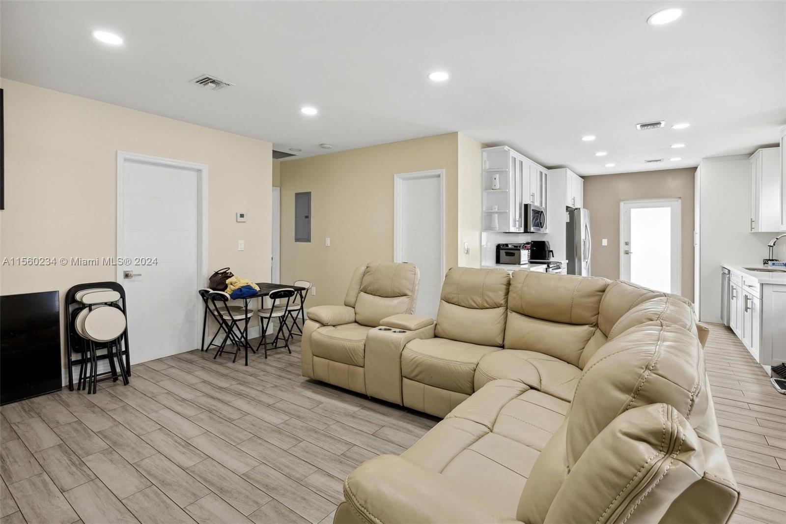 1437 NE 3rd Ave, Fort Lauderdale, Florida 33304, 3 Bedrooms Bedrooms, ,2 BathroomsBathrooms,Residential,For Sale,1437 NE 3rd Ave,A11560234