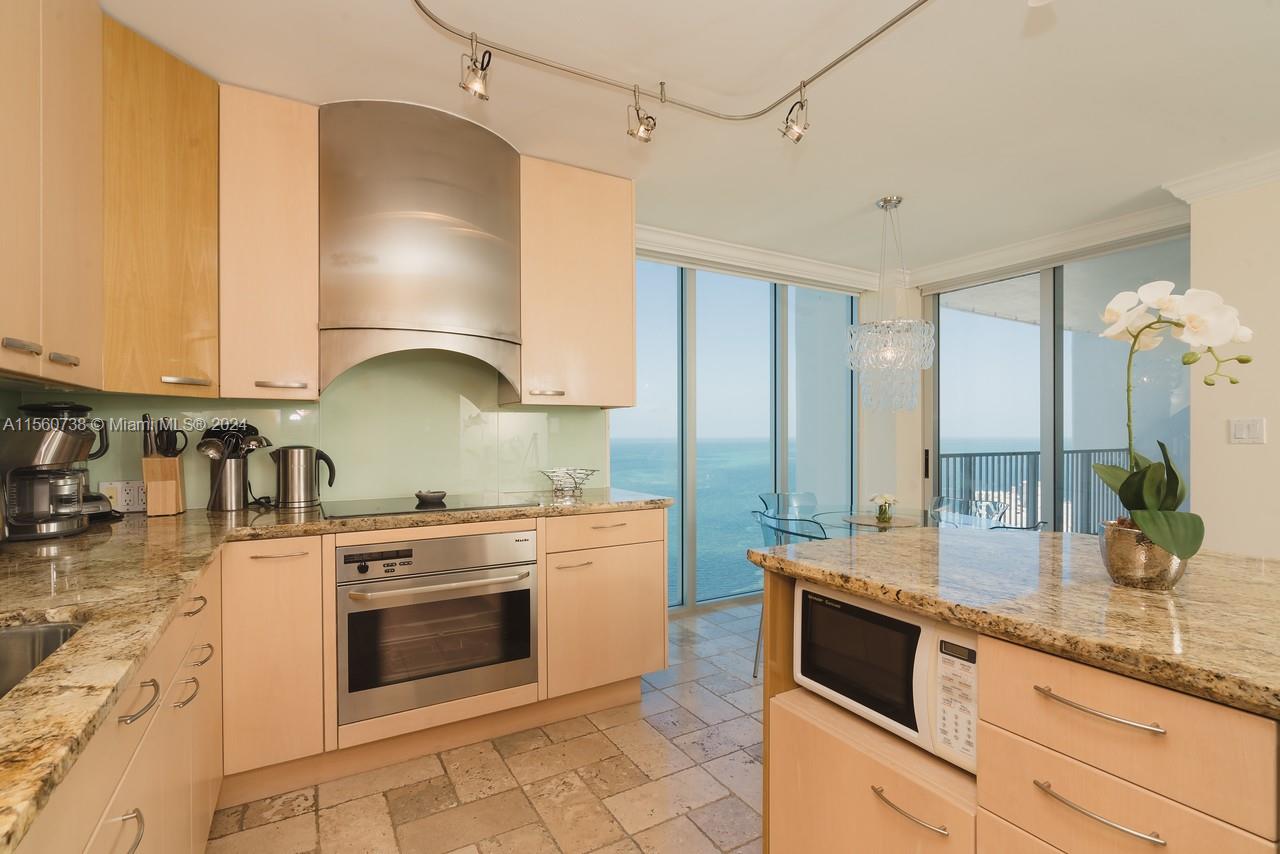 881 OCEAN DR 24E, Key Biscayne, Florida 33149, 2 Bedrooms Bedrooms, ,2 BathroomsBathrooms,Residentiallease,For Rent,881 OCEAN DR 24E,A11560738