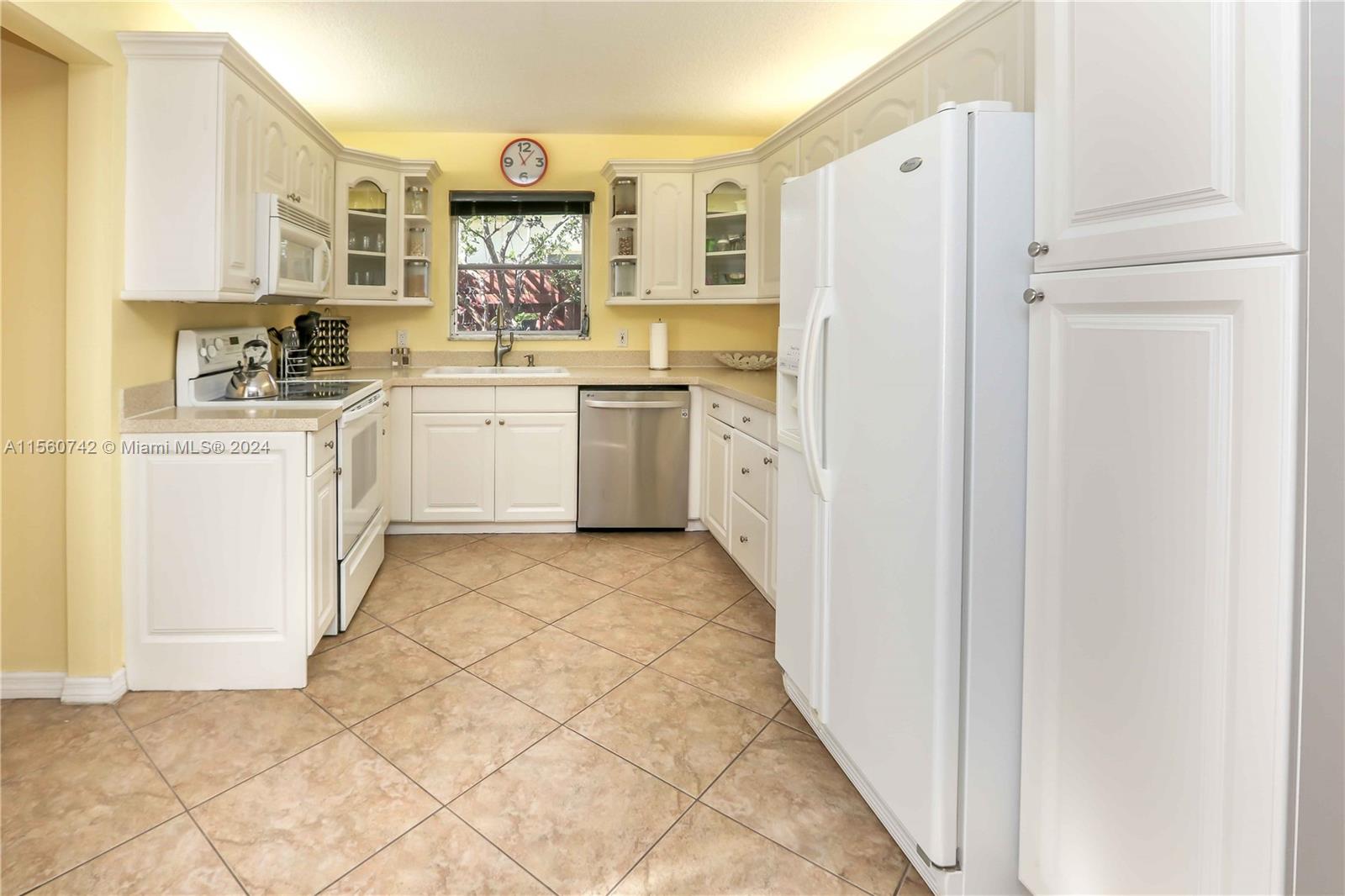 828 Johnson St, Hollywood, Florida 33019, 3 Bedrooms Bedrooms, ,2 BathroomsBathrooms,Residential,For Sale,828 Johnson St,A11560742