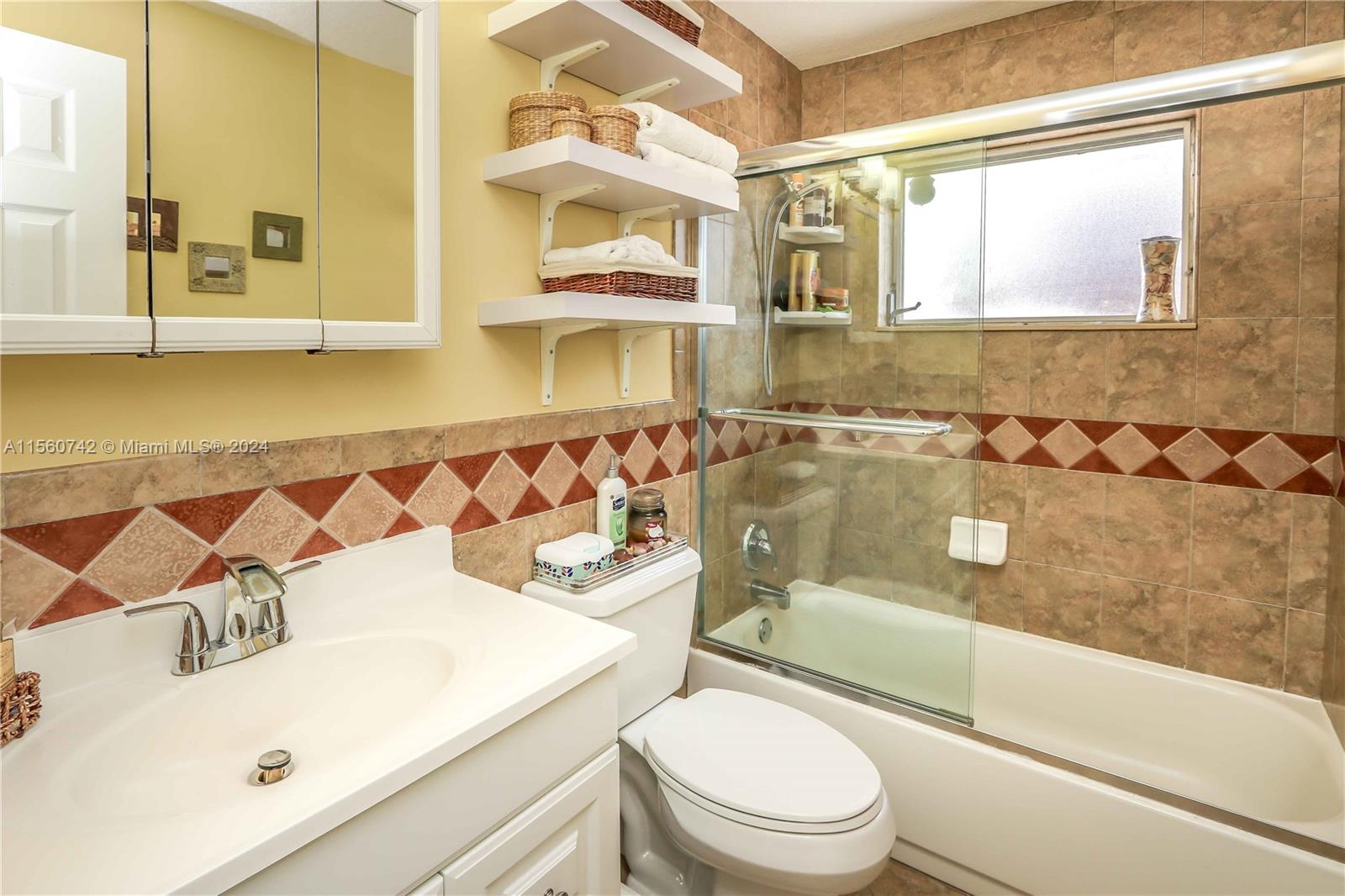 828 Johnson St, Hollywood, Florida 33019, 3 Bedrooms Bedrooms, ,2 BathroomsBathrooms,Residential,For Sale,828 Johnson St,A11560742