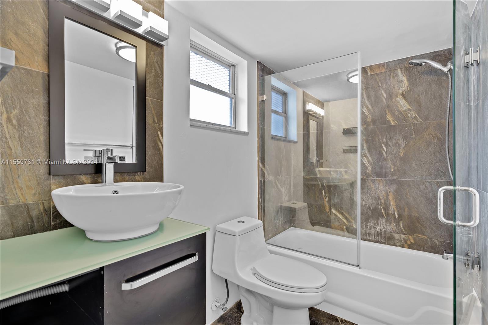 1615 West Ave 404, Miami Beach, Florida 33139, 1 Bedroom Bedrooms, ,1 BathroomBathrooms,Residential,For Sale,1615 West Ave 404,A11559731