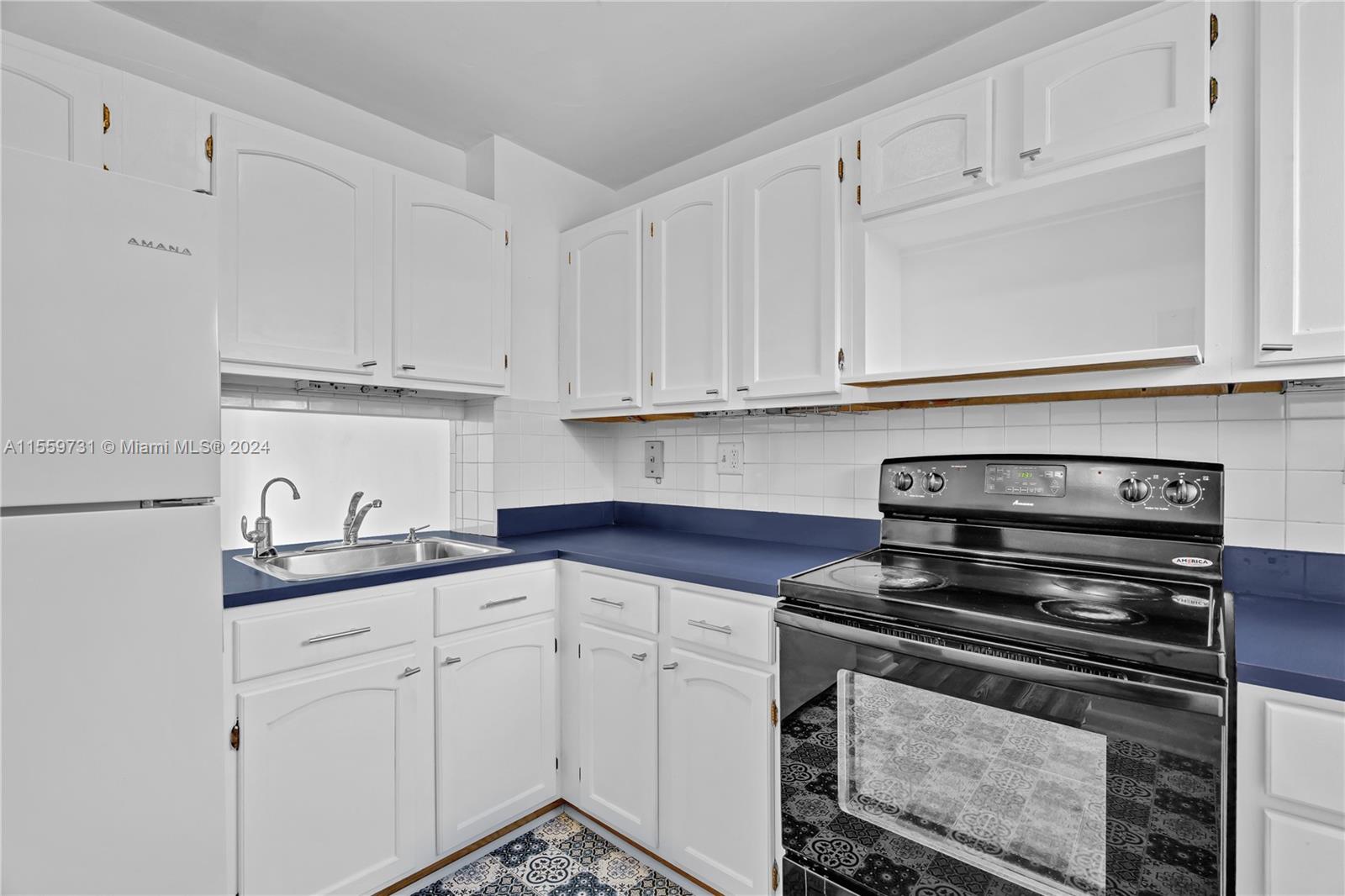1615 West Ave 404, Miami Beach, Florida 33139, 1 Bedroom Bedrooms, ,1 BathroomBathrooms,Residential,For Sale,1615 West Ave 404,A11559731