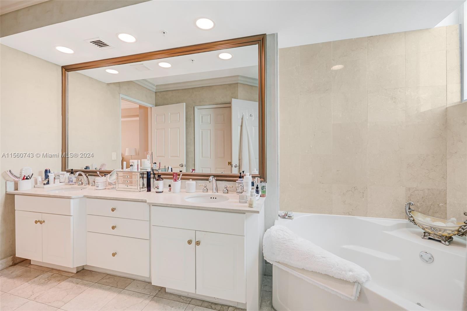 3370 Hidden Bay Dr 2611, Aventura, Florida 33180, 2 Bedrooms Bedrooms, ,2 BathroomsBathrooms,Residential,For Sale,3370 Hidden Bay Dr 2611,A11560743