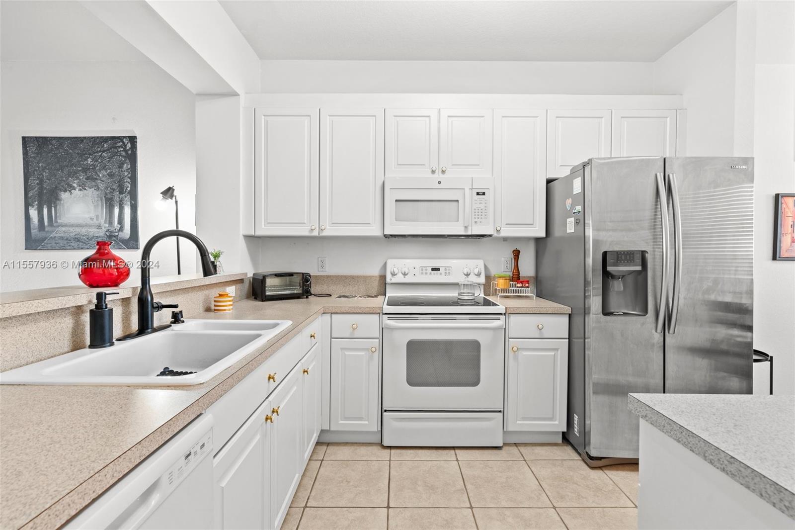 7725 Yardley Dr 413, Tamarac, Florida 33321, 2 Bedrooms Bedrooms, ,2 BathroomsBathrooms,Residential,For Sale,7725 Yardley Dr 413,A11557936