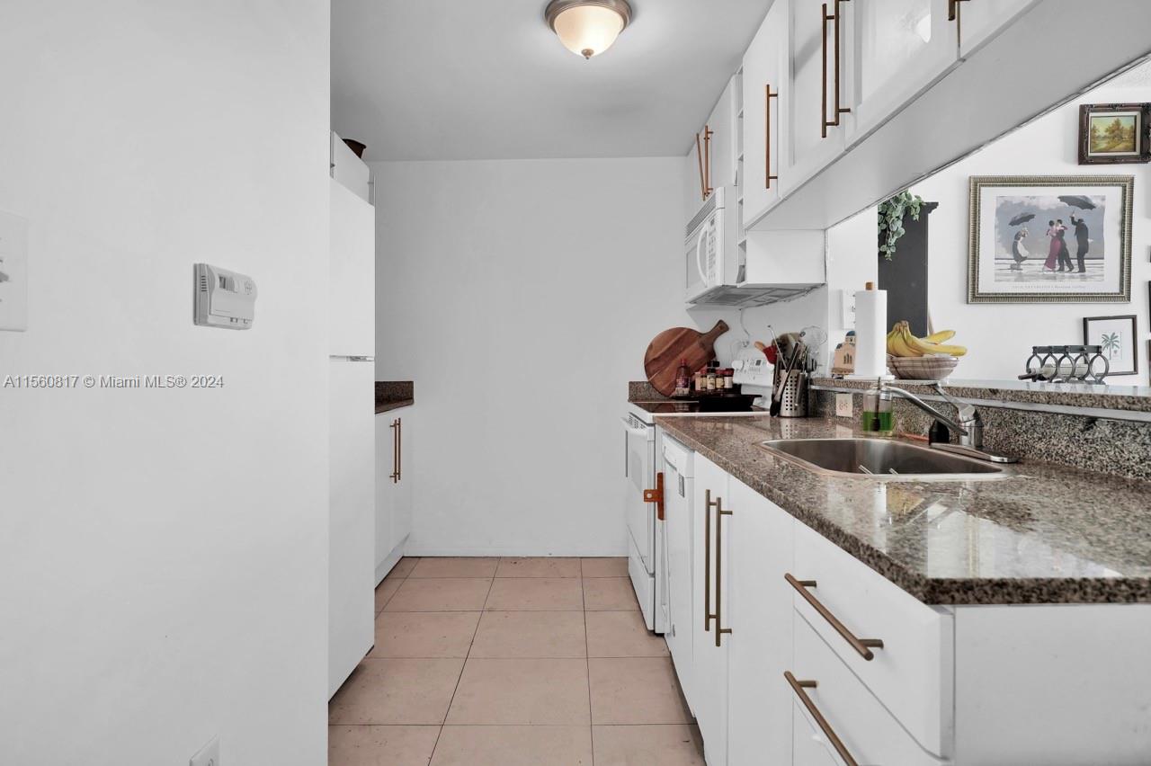 275 NE 18th St 909, Miami, Florida 33132, 1 Bedroom Bedrooms, ,1 BathroomBathrooms,Residential,For Sale,275 NE 18th St 909,A11560817