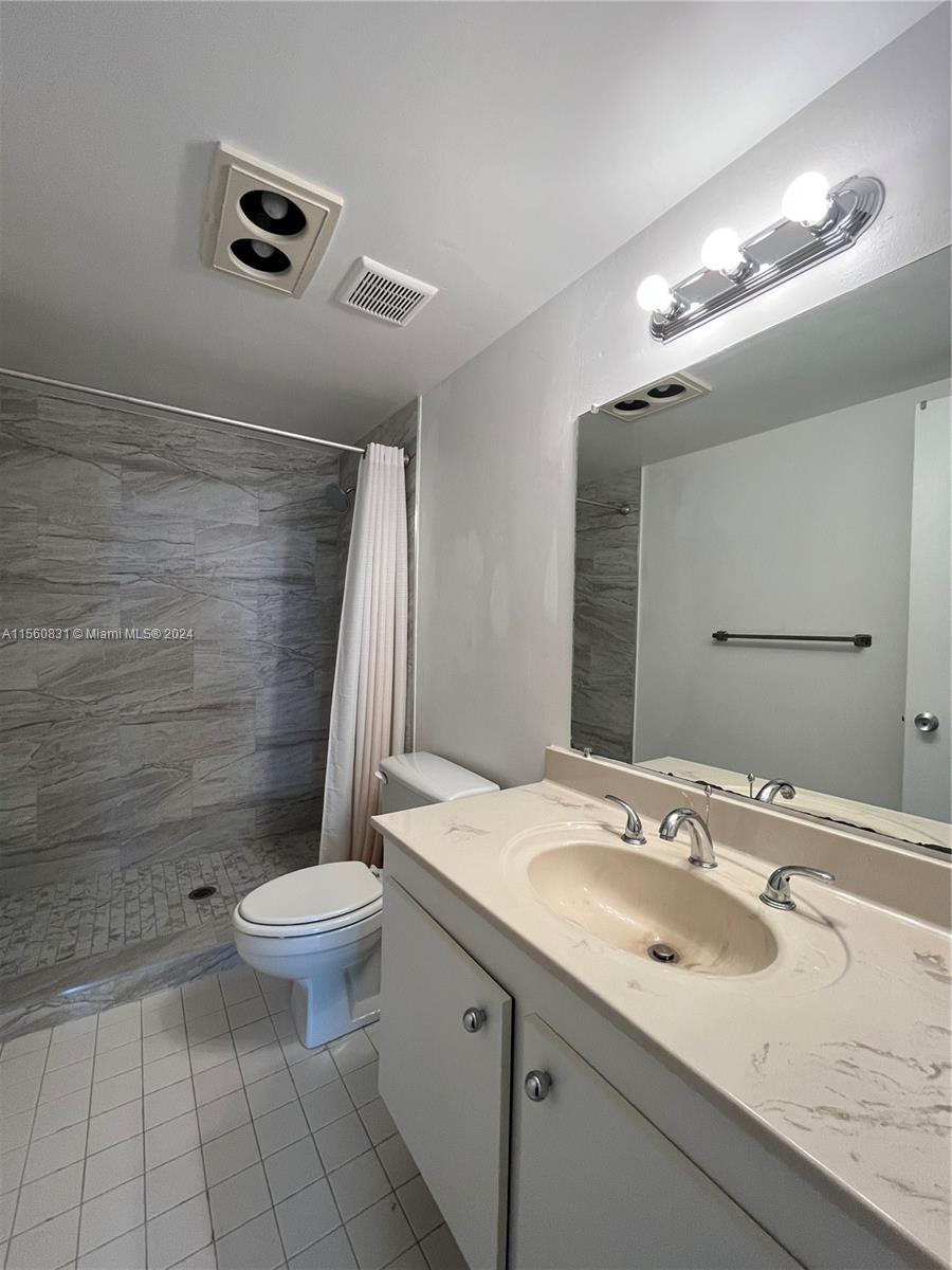 919 Hillcrest Dr 714, Hollywood, Florida 33021, 2 Bedrooms Bedrooms, ,2 BathroomsBathrooms,Residentiallease,For Rent,919 Hillcrest Dr 714,A11560831