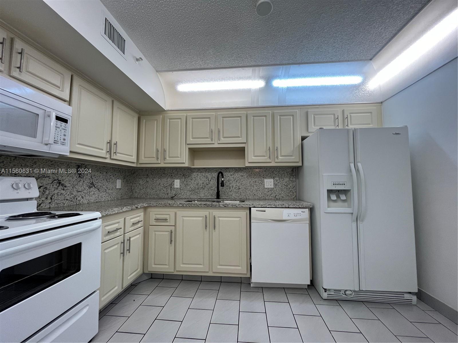 919 Hillcrest Dr 714, Hollywood, Florida 33021, 2 Bedrooms Bedrooms, ,2 BathroomsBathrooms,Residentiallease,For Rent,919 Hillcrest Dr 714,A11560831