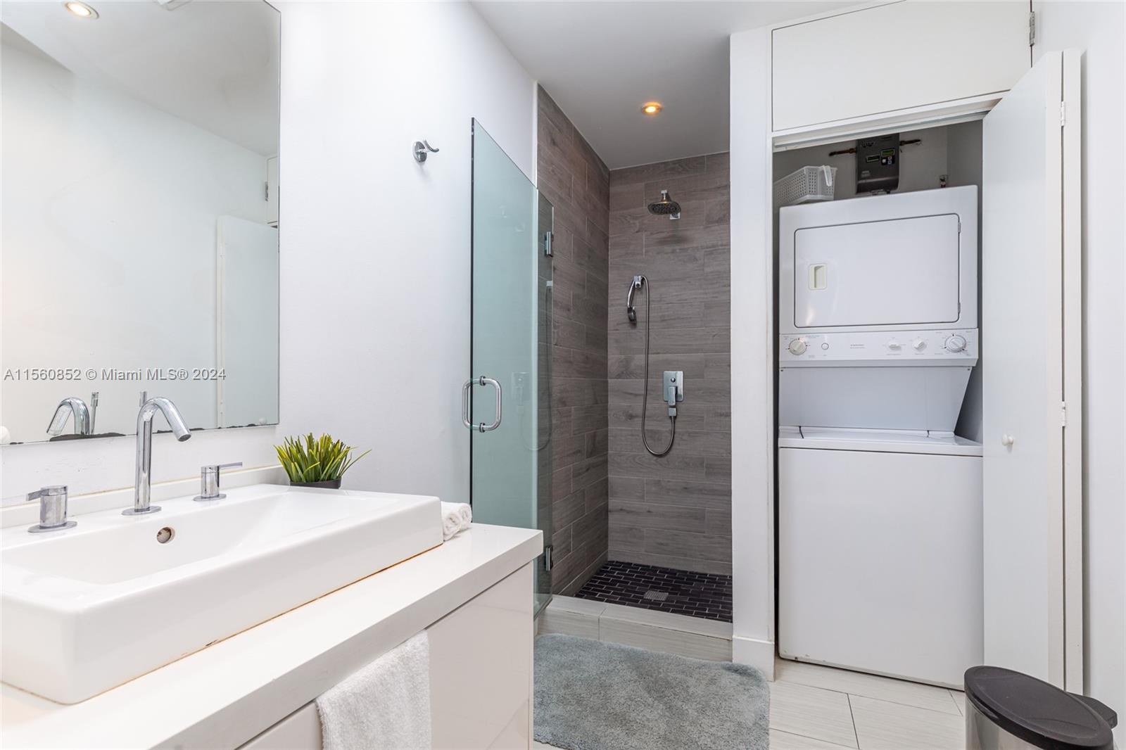 201 NE 48th St, Miami, Florida 33137, 4 Bedrooms Bedrooms, ,3 BathroomsBathrooms,Residentiallease,For Rent,201 NE 48th St,A11560852