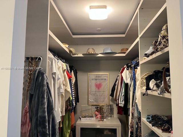 68 SE 6th St 1004, Miami, Florida 33131, 3 Bedrooms Bedrooms, ,3 BathroomsBathrooms,Residentiallease,For Rent,68 SE 6th St 1004,A11560871