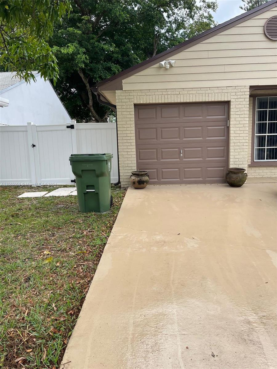 1400 SW 85th Ter, Pembroke Pines, Florida 33025, 1 Bedroom Bedrooms, ,1 BathroomBathrooms,Residentiallease,For Rent,1400 SW 85th Ter,A11560050