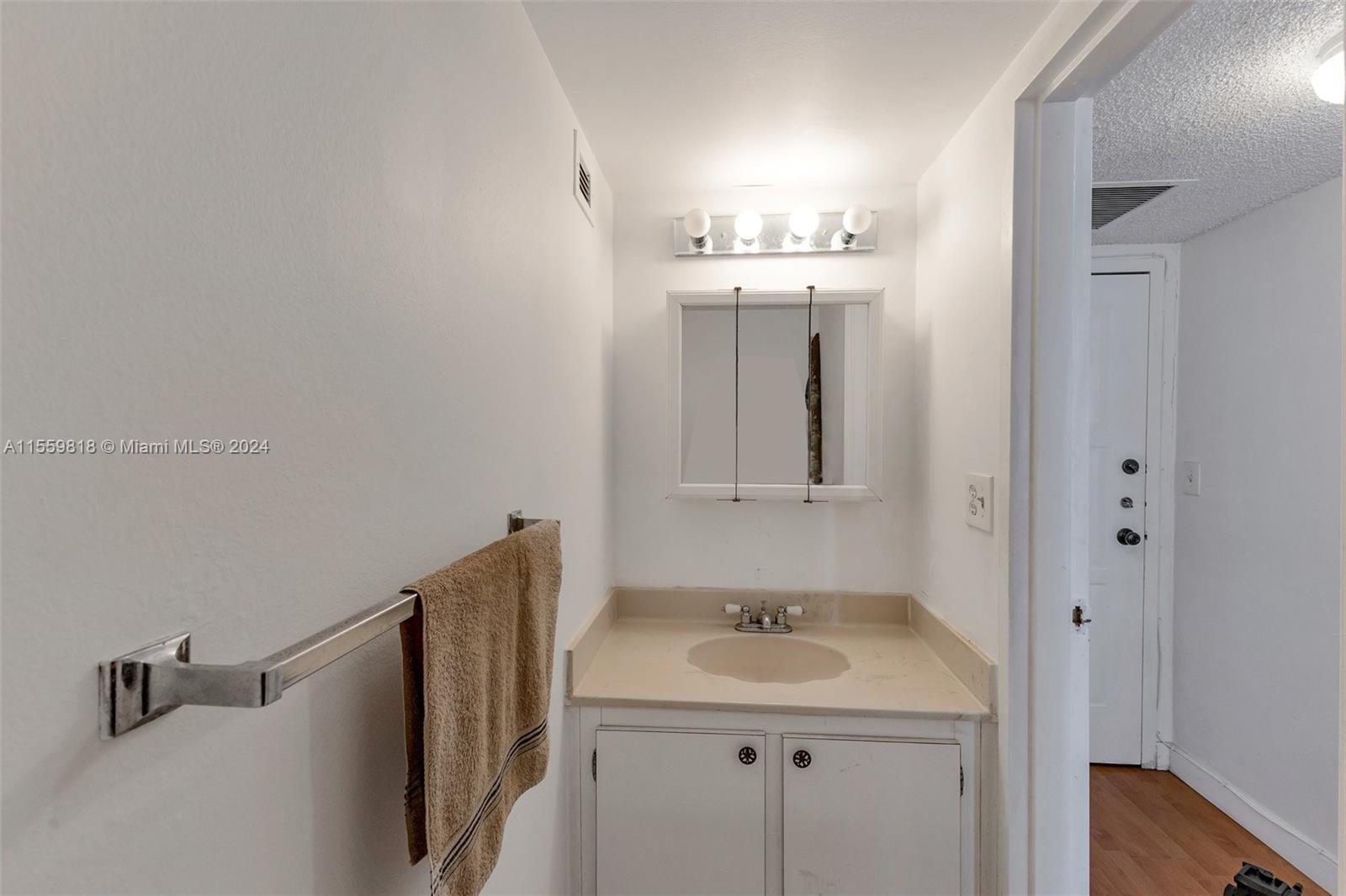 600 Parkview Dr 726, Hallandale Beach, Florida 33009, 1 Bedroom Bedrooms, ,1 BathroomBathrooms,Residential,For Sale,600 Parkview Dr 726,A11559818