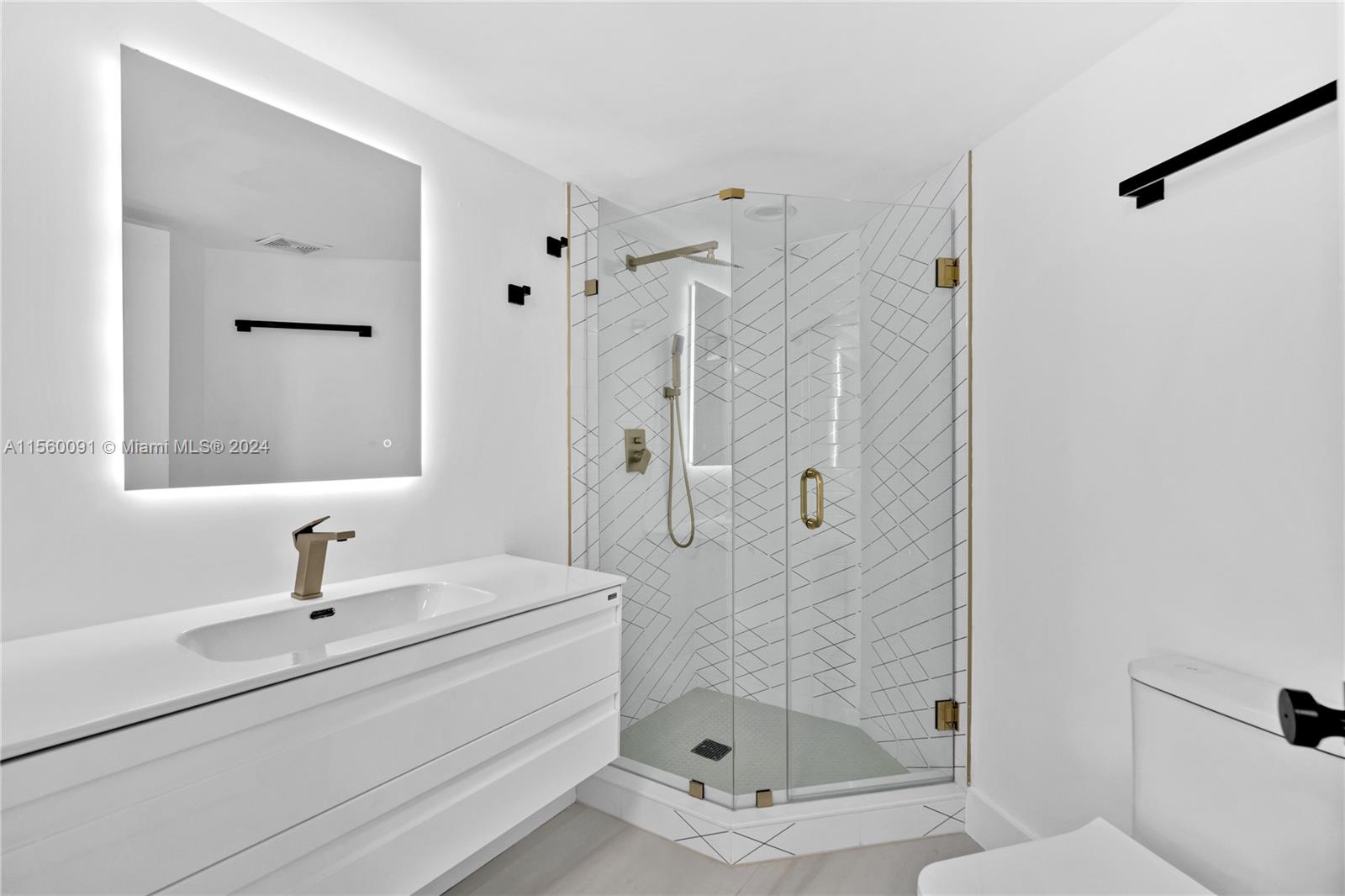6301 Collins Ave 1108, Miami Beach, Florida 33141, 2 Bedrooms Bedrooms, ,2 BathroomsBathrooms,Residentiallease,For Rent,6301 Collins Ave 1108,A11560091