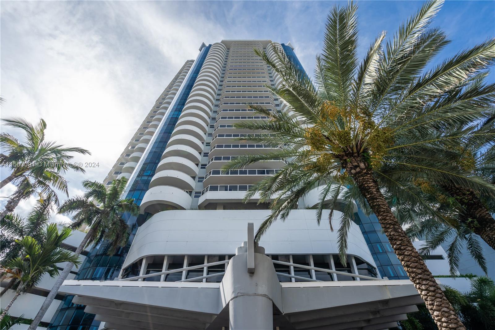 6301 Collins Ave 1108, Miami Beach, Florida 33141, 2 Bedrooms Bedrooms, ,2 BathroomsBathrooms,Residentiallease,For Rent,6301 Collins Ave 1108,A11560091
