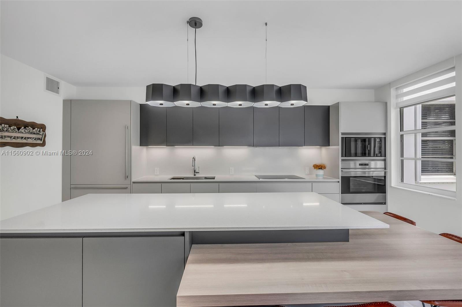 5660 Collins Ave 2A, Miami Beach, Florida 33140, 3 Bedrooms Bedrooms, ,3 BathroomsBathrooms,Residential,For Sale,5660 Collins Ave 2A,A11560902