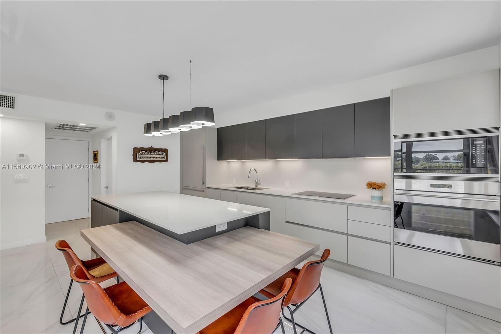 5660 Collins Ave 2A, Miami Beach, Florida 33140, 3 Bedrooms Bedrooms, ,3 BathroomsBathrooms,Residential,For Sale,5660 Collins Ave 2A,A11560902
