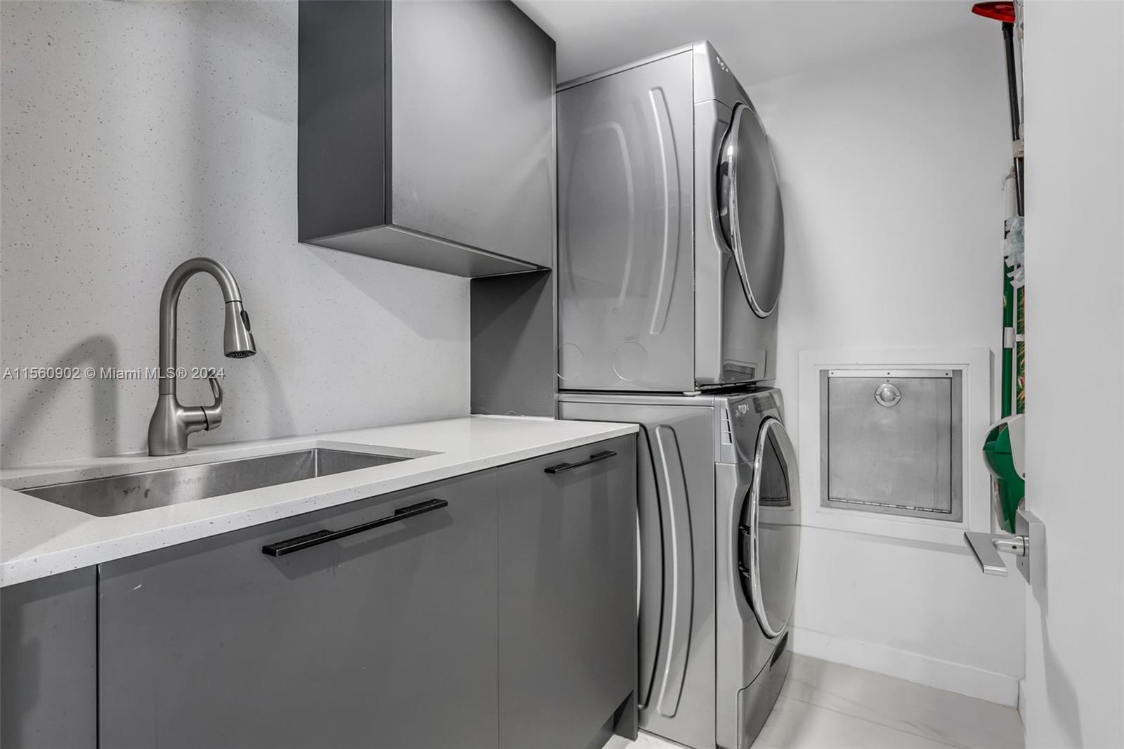 5660 Collins Ave 2A, Miami Beach, Florida 33140, 3 Bedrooms Bedrooms, ,3 BathroomsBathrooms,Residential,For Sale,5660 Collins Ave 2A,A11560902