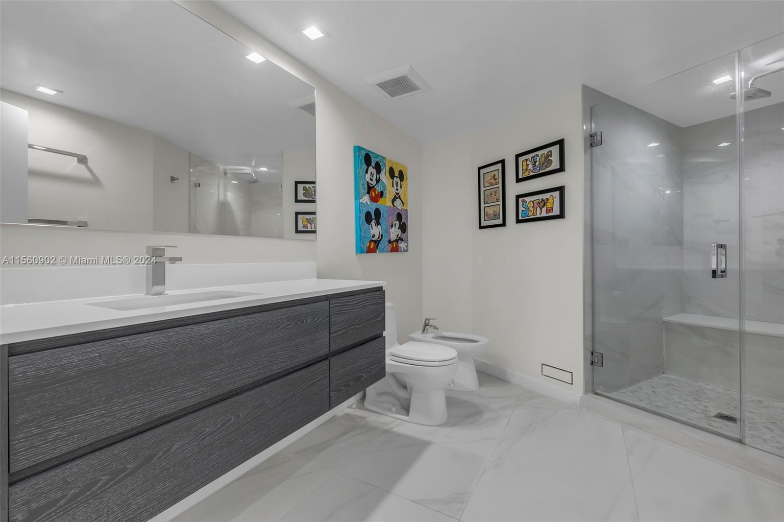 5660 Collins Ave 2A, Miami Beach, Florida 33140, 3 Bedrooms Bedrooms, ,3 BathroomsBathrooms,Residential,For Sale,5660 Collins Ave 2A,A11560902
