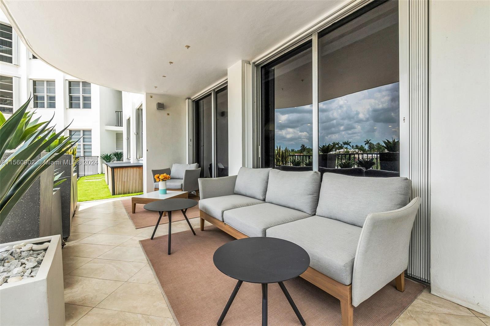 5660 Collins Ave 2A, Miami Beach, Florida 33140, 3 Bedrooms Bedrooms, ,3 BathroomsBathrooms,Residential,For Sale,5660 Collins Ave 2A,A11560902