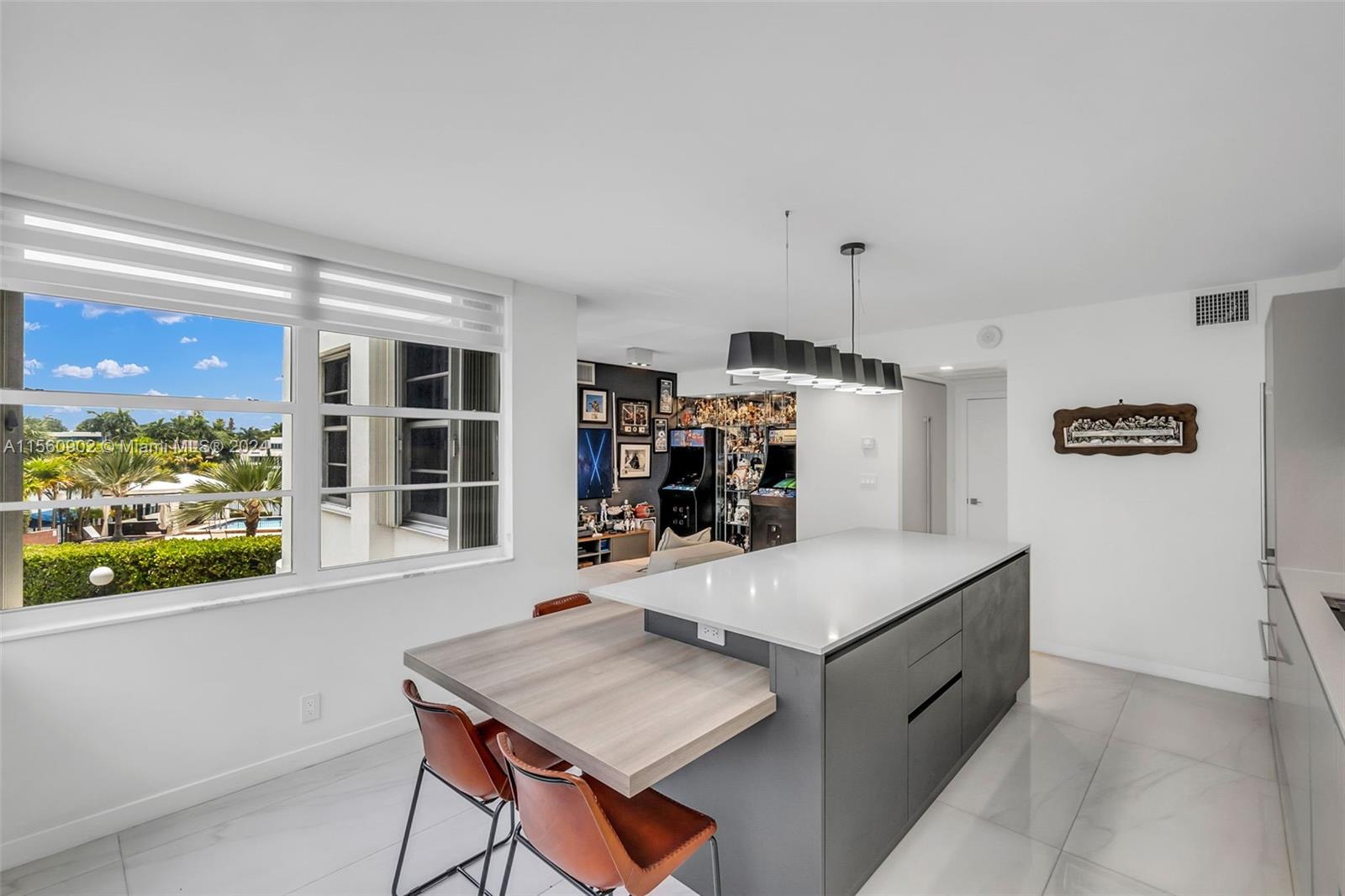 5660 Collins Ave 2A, Miami Beach, Florida 33140, 3 Bedrooms Bedrooms, ,3 BathroomsBathrooms,Residential,For Sale,5660 Collins Ave 2A,A11560902