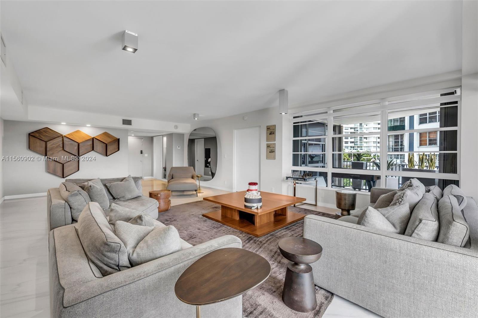 5660 Collins Ave 2A, Miami Beach, Florida 33140, 3 Bedrooms Bedrooms, ,3 BathroomsBathrooms,Residential,For Sale,5660 Collins Ave 2A,A11560902