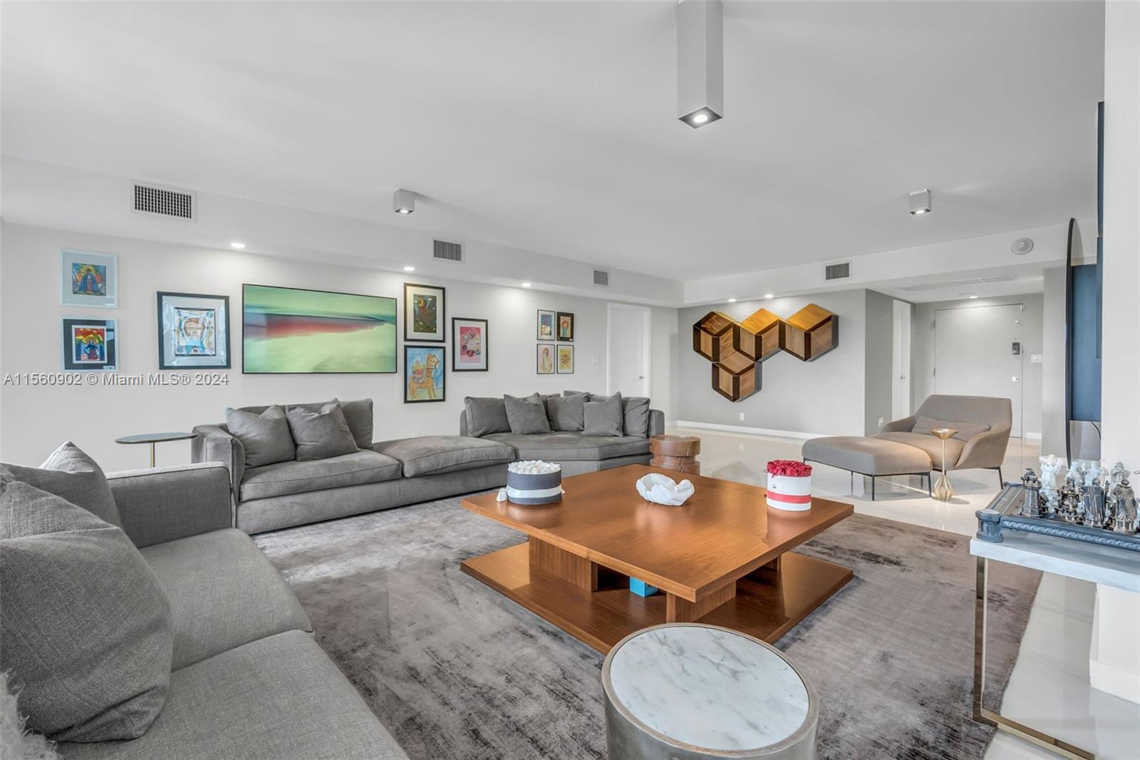 5660 Collins Ave 2A, Miami Beach, Florida 33140, 3 Bedrooms Bedrooms, ,3 BathroomsBathrooms,Residential,For Sale,5660 Collins Ave 2A,A11560902