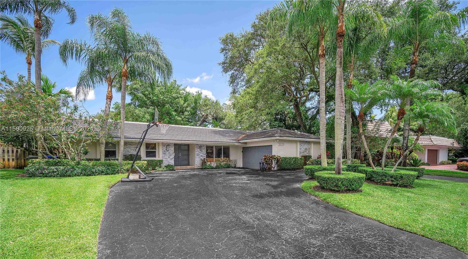 3131 N 52nd Ave, Hollywood, Florida 33021, 6 Bedrooms Bedrooms, ,3 BathroomsBathrooms,Residential,For Sale,3131 N 52nd Ave,A11560925