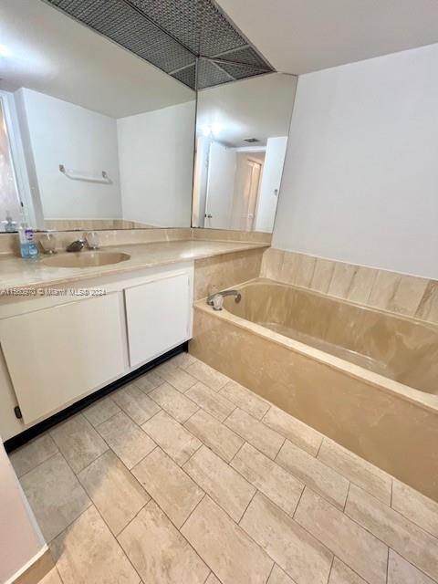 1717 N Bayshore Dr A1748, Miami, Florida 33132, 1 Bedroom Bedrooms, ,1 BathroomBathrooms,Residentiallease,For Rent,1717 N Bayshore Dr A1748,A11560970
