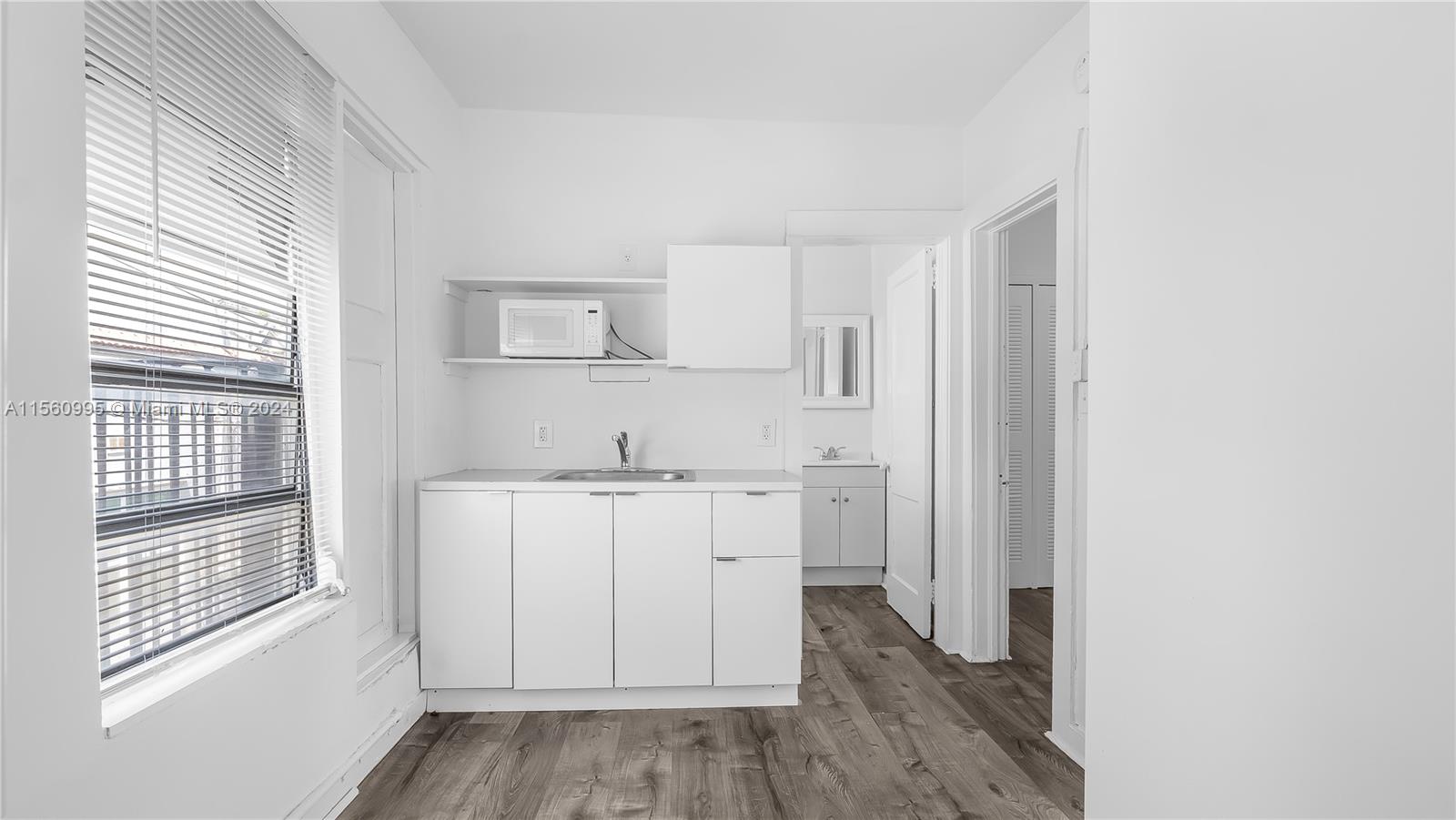 1011 SW 5th St 3, Miami, Florida 33130, 1 Bedroom Bedrooms, ,1 BathroomBathrooms,Residentiallease,For Rent,1011 SW 5th St 3,A11560995