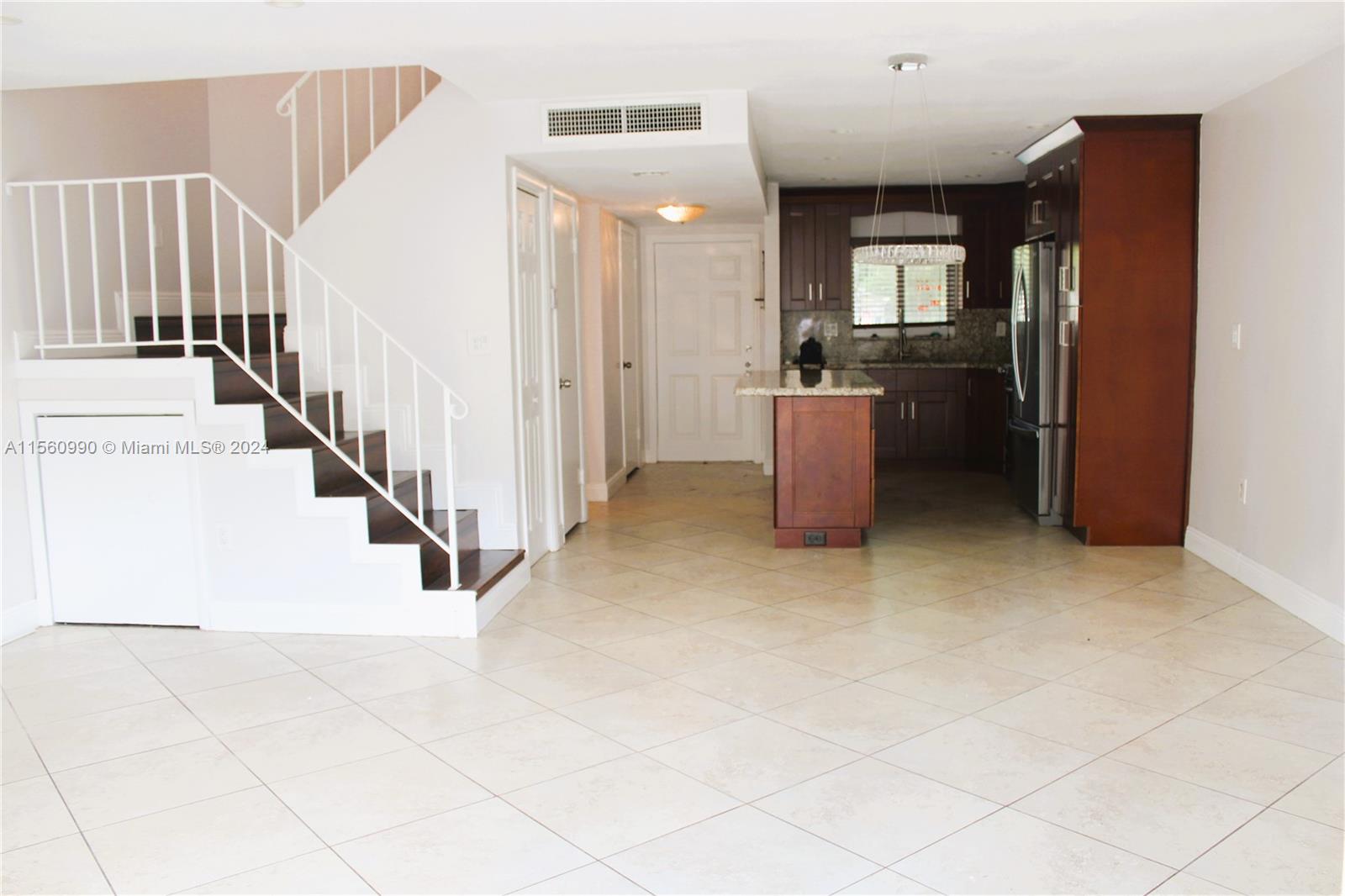 3340 Simms St 10B, Hollywood, Florida 33021, 3 Bedrooms Bedrooms, ,2 BathroomsBathrooms,Residentiallease,For Rent,3340 Simms St 10B,A11560990