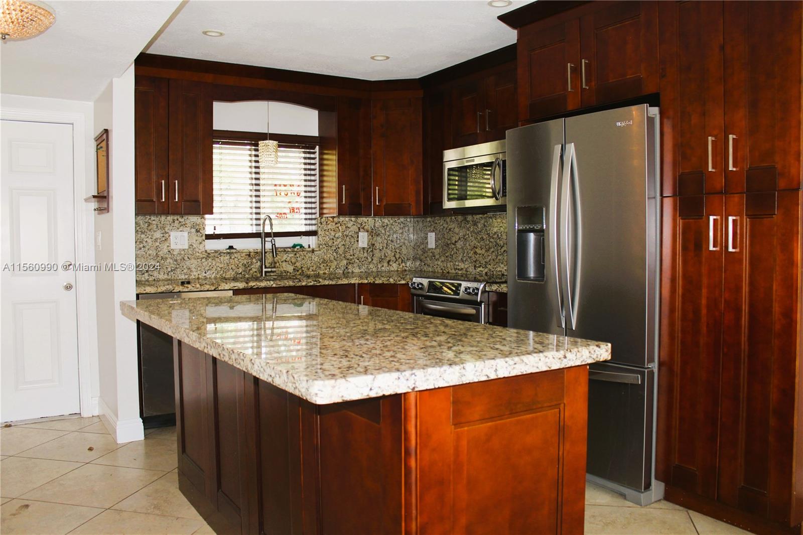 3340 Simms St 10B, Hollywood, Florida 33021, 3 Bedrooms Bedrooms, ,2 BathroomsBathrooms,Residentiallease,For Rent,3340 Simms St 10B,A11560990