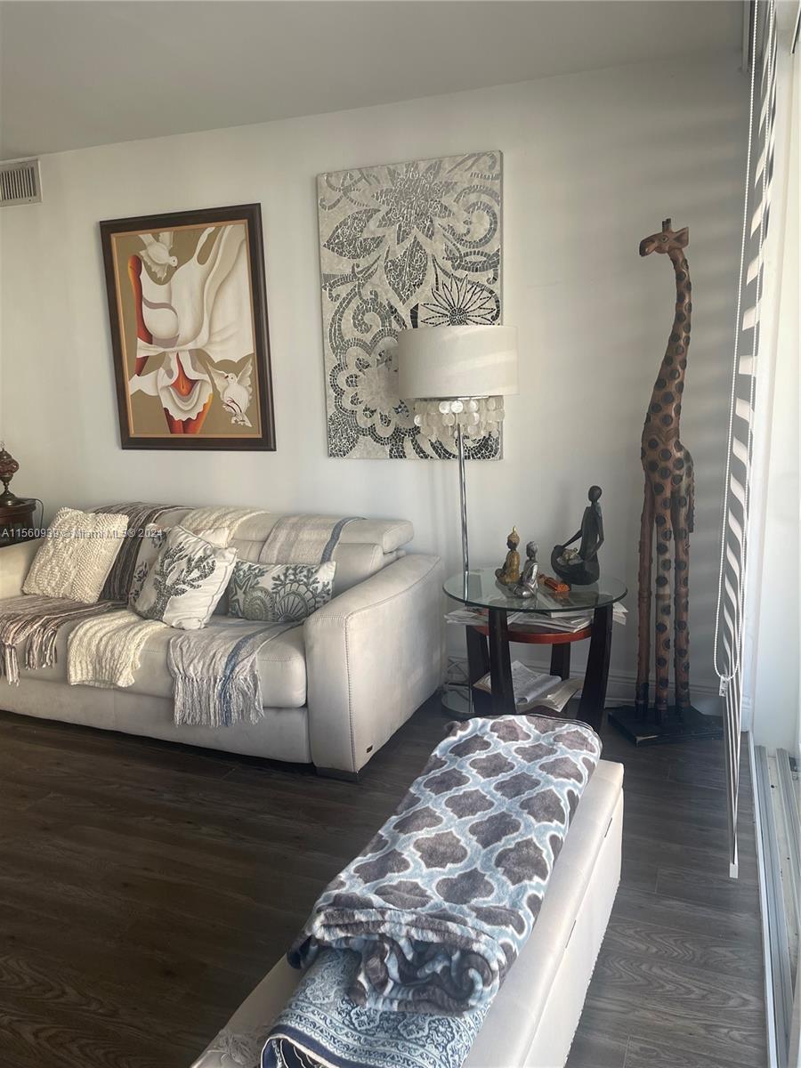 5700 Collins Ave 7B, Miami Beach, Florida 33140, 2 Bedrooms Bedrooms, ,2 BathroomsBathrooms,Residentiallease,For Rent,5700 Collins Ave 7B,A11560939