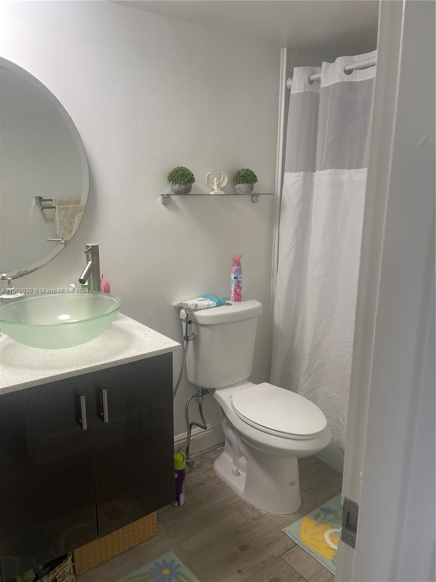 5700 Collins Ave 7B, Miami Beach, Florida 33140, 2 Bedrooms Bedrooms, ,2 BathroomsBathrooms,Residentiallease,For Rent,5700 Collins Ave 7B,A11560939