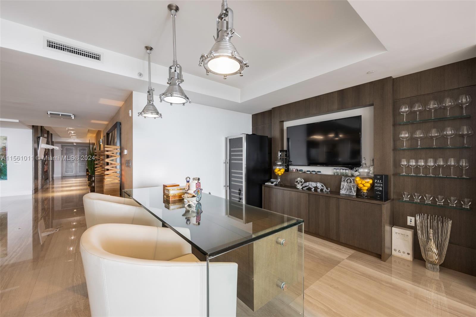 125 Ocean Dr U-0303, Miami Beach, Florida 33139, 4 Bedrooms Bedrooms, ,4 BathroomsBathrooms,Residentiallease,For Rent,125 Ocean Dr U-0303,A11561011