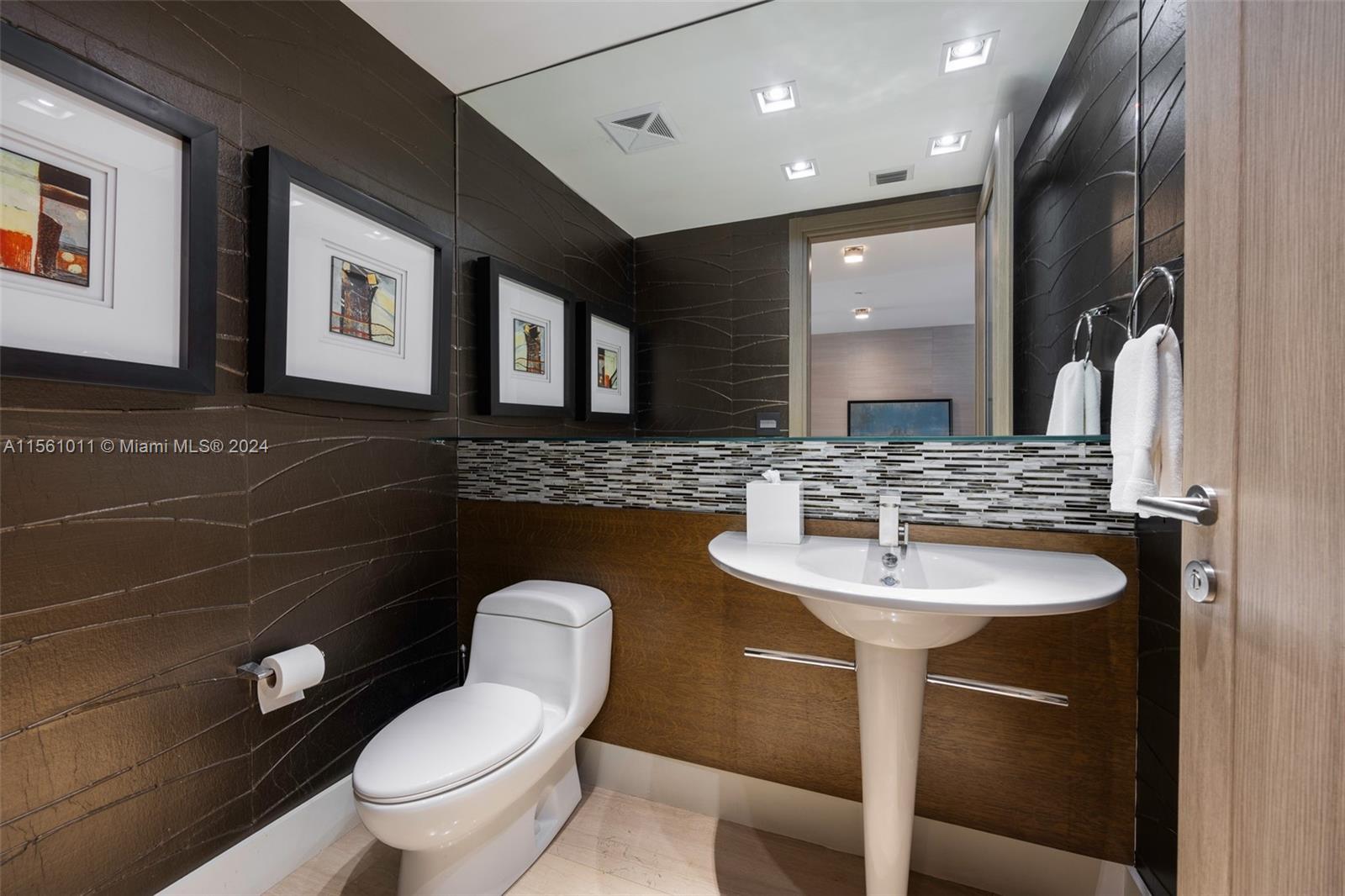 125 Ocean Dr U-0303, Miami Beach, Florida 33139, 4 Bedrooms Bedrooms, ,4 BathroomsBathrooms,Residentiallease,For Rent,125 Ocean Dr U-0303,A11561011