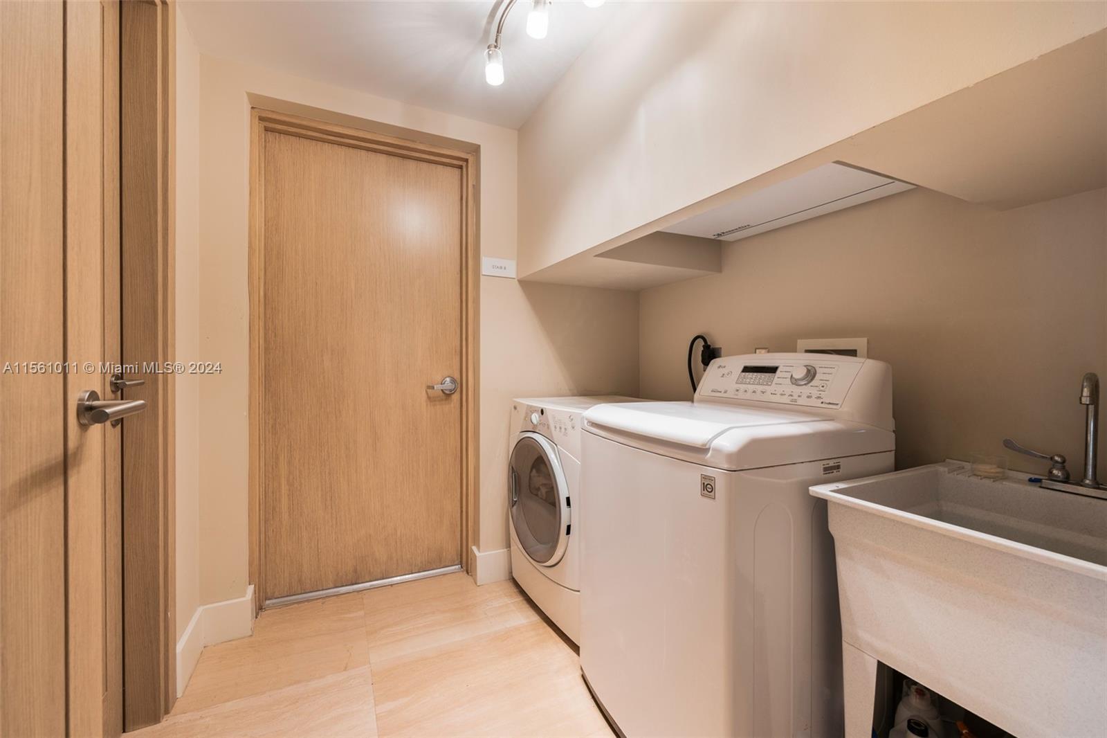 125 Ocean Dr U-0303, Miami Beach, Florida 33139, 4 Bedrooms Bedrooms, ,4 BathroomsBathrooms,Residentiallease,For Rent,125 Ocean Dr U-0303,A11561011