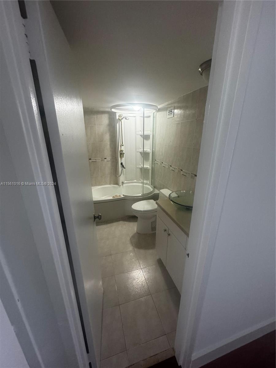 5161 Collins Ave 1118, Miami Beach, Florida 33140, 2 Bedrooms Bedrooms, ,2 BathroomsBathrooms,Residentiallease,For Rent,5161 Collins Ave 1118,A11561016