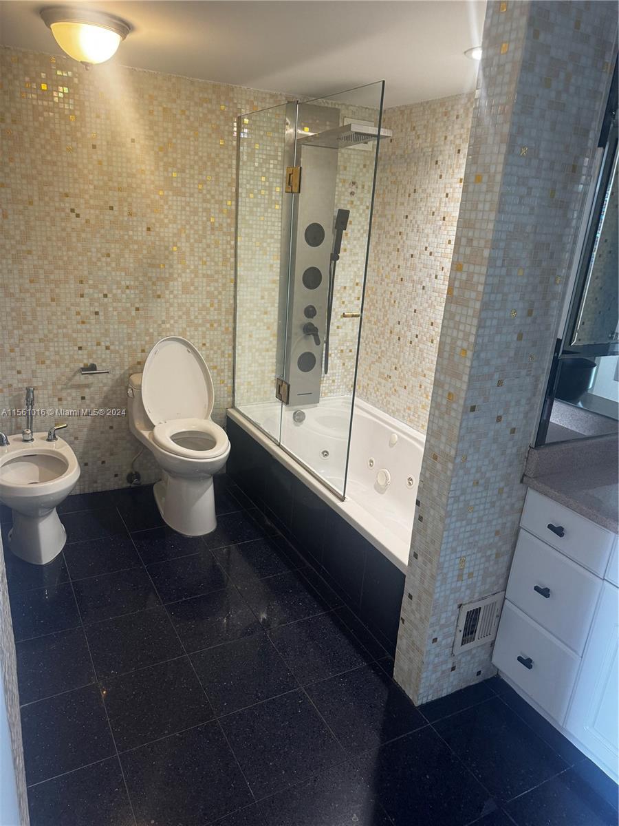 5161 Collins Ave 1118, Miami Beach, Florida 33140, 2 Bedrooms Bedrooms, ,2 BathroomsBathrooms,Residentiallease,For Rent,5161 Collins Ave 1118,A11561016