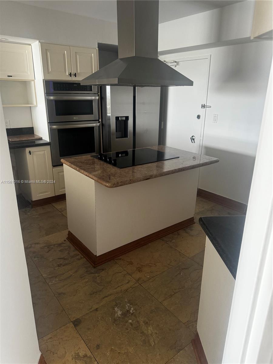 5161 Collins Ave 1118, Miami Beach, Florida 33140, 2 Bedrooms Bedrooms, ,2 BathroomsBathrooms,Residentiallease,For Rent,5161 Collins Ave 1118,A11561016